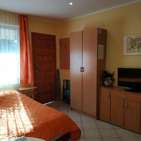 Zacisze,Klonowa 17 Hotel Дзвиржино Екстериор снимка
